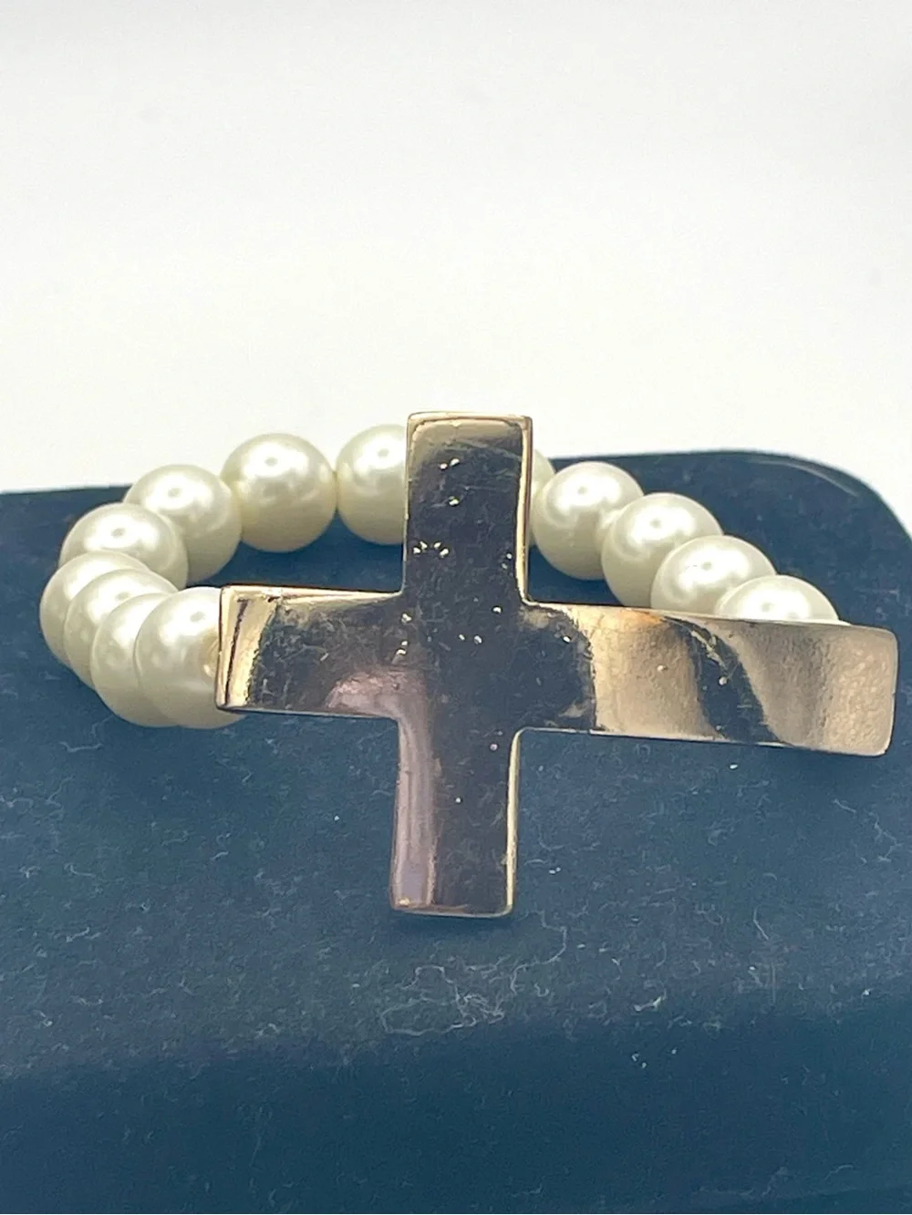 Pearl Beaded Stretch Bracelet with Gold Cross Accent. Sz 8 inches